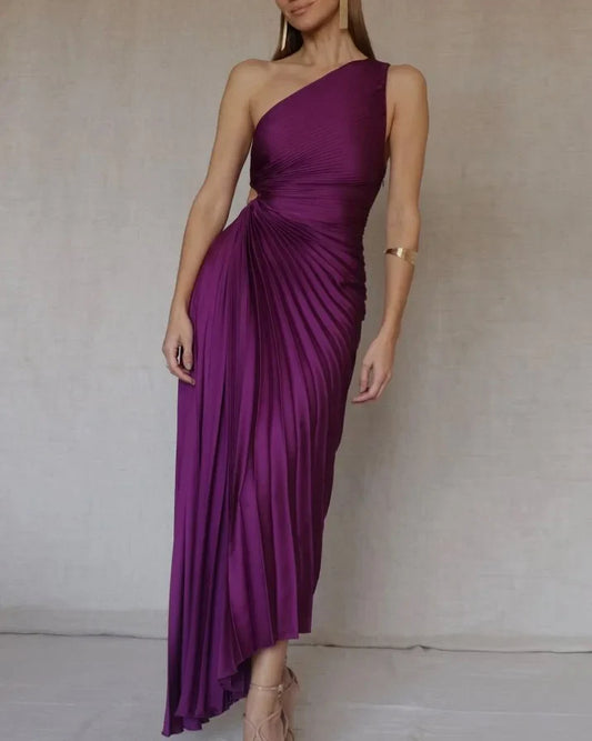 Plissiertes Kleid mit One-Shoulder-Ausschnitt