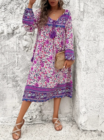 – boho-kleid mit floral bedruckten quasten mit v-ausschnitt