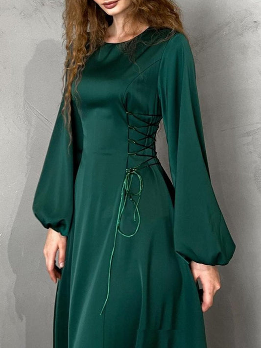 Kleid mit Rundhalsausschnitt und Spitze