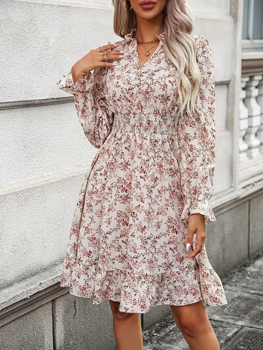 Kleid mit V-Ausschnitt und langen Puffärmeln, gesmockter Taille | Irene